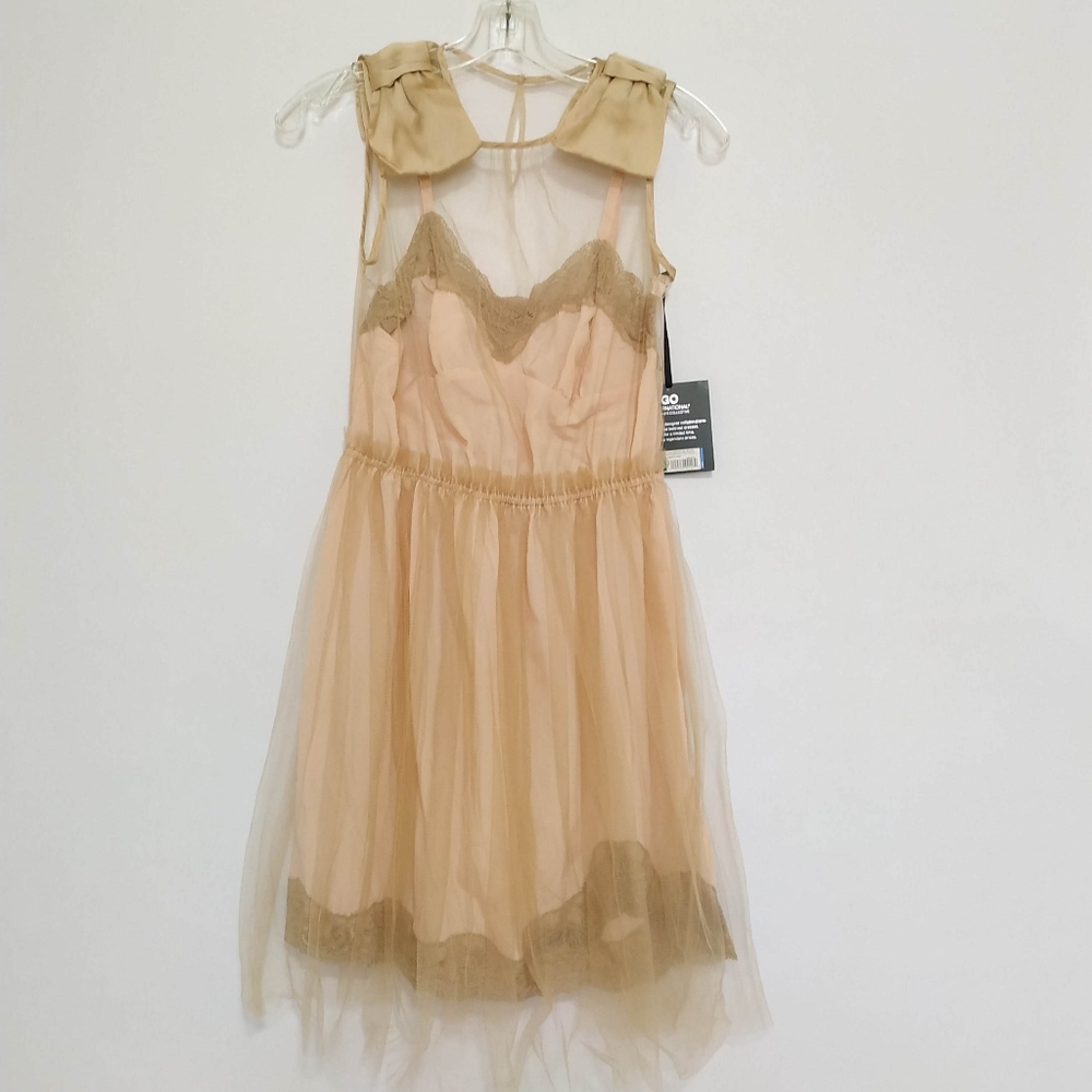 GO InternatFrivolous dreamy lace dress Size M NWT